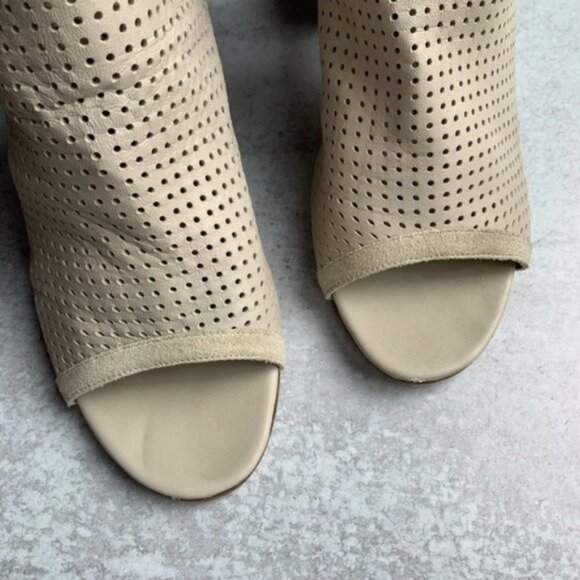 Sam Edelman Peep Toe Perforated Leather Heels Caged Ankle in Cream - Picture 2 of 6